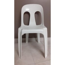 Chaise monobloc blanche 